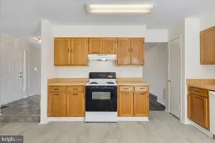 8710 Post Oak Way, Landover, MD 20785 - Photo 12