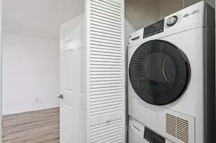 3930 Stone Gate Dr, Suitland, MD 20746 - Photo 14