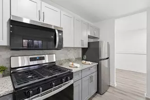 3930 Stone Gate Dr, Suitland, MD 20746 - Photo 4