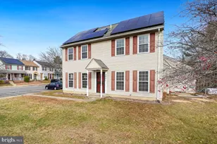 2401 W Rosecroft Village Cir, Oxon Hill, MD 20745 - Photo 2