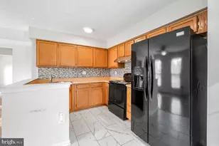 2401 W Rosecroft Village Cir, Oxon Hill, MD 20745 - Photo 14