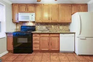 1735 Village Green Dr, Landover, MD 20785 - Photo 6