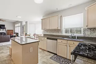 6203 Wood Pointe Dr, Glenn Dale, MD 20769 - Photo 4