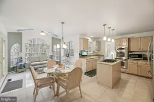 8826 Creekway Dr, Clinton, MD 20735 - Photo 10