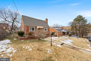 705 Somerset Pl, Hyattsville, MD 20783 - Photo 2