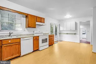 6935 Pineway, University Park, MD 20782 - Photo 6