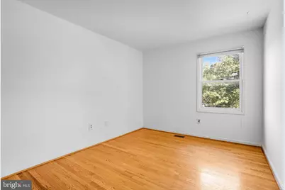 6935 Pineway, University Park, MD 20782 - Photo 8