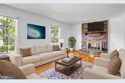 6935 Pineway, University Park, MD 20782 - Photo 2