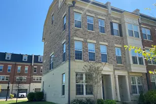 818 Admirals Way, Oxon Hill, MD 20745 - Photo 2