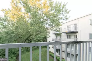 5601 Parker House Terrace, Hyattsville, MD 20782 - Photo 4