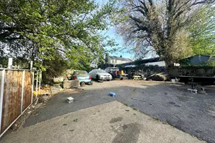 5327 Greenway Dr, Hyattsville, MD 20781 - Photo 4