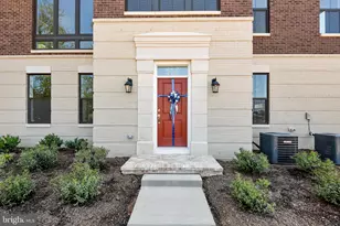 516 Harborview Dr, Oxon Hill, MD 20745 - Photo 2