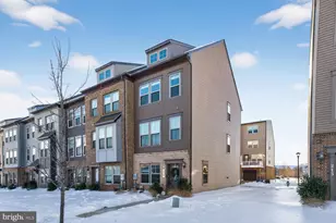 215 Phoenix Dr, Upper Marlboro, MD 20774 - Photo 2