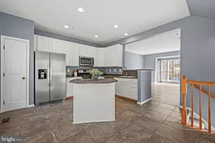 4012 Meadow Trail Ln, Hyattsville, MD 20784 - Photo 4