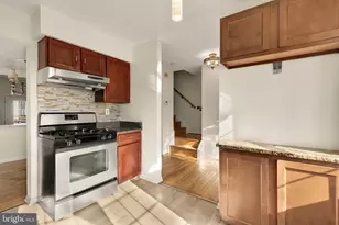 970 Central Hills Ln, Hyattsville, MD 20785 - Photo 10