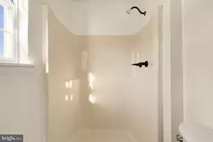 970 Central Hills Ln, Hyattsville, MD 20785 - Photo 38