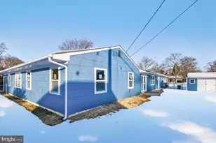 12415 Round Tree Ln, Bowie, MD 20715 - Photo 2