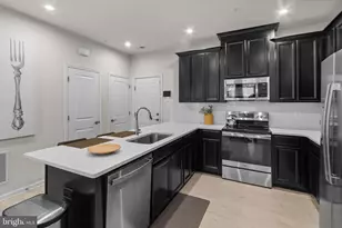 10521 Jim Lovell Ln, Lanham, MD 20706 - Photo 10