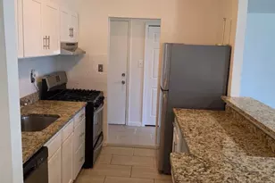 544 Wilson Bridge Dr, Oxon Hill, MD 20745 - Photo 2