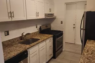 544 Wilson Bridge Dr, Oxon Hill, MD 20745 - Photo 2