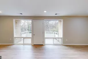 564 Wilson Bridge Dr, Oxon Hill, MD 20745 - Photo 12