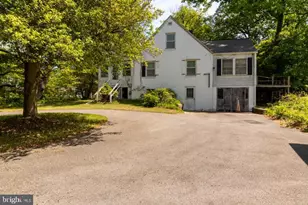 12111 Daisy Ln, Glenn Dale, MD 20769 - Photo 2