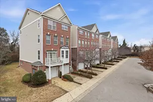 2809 Forest Run Dr, District Heights, MD 20747 - Photo 2