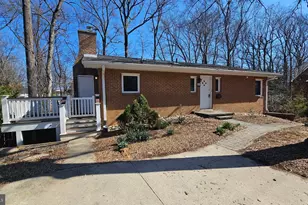 8 Lakeside Dr, Greenbelt, MD 20770 - Photo 2