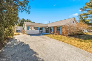 12707 Beaverdale Ln, Bowie, MD 20715 - Photo 2