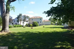 3911 Sunflower Cir, Bowie, MD 20721 - Photo 4