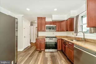 8300 Larchwood St, Hyattsville, MD 20784 - Photo 16