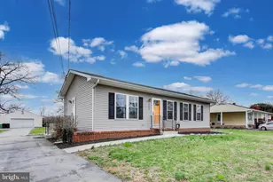 11431 Rosedale Ln, Beltsville, MD 20705 - Photo 2