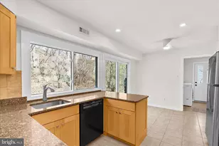 15808 Plainview Ln, Bowie, MD 20716 - Photo 6