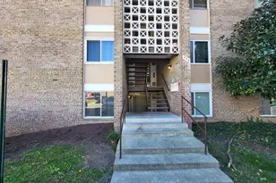 554 Wilson Bridge Dr, Oxon Hill, MD 20745 - Photo 1