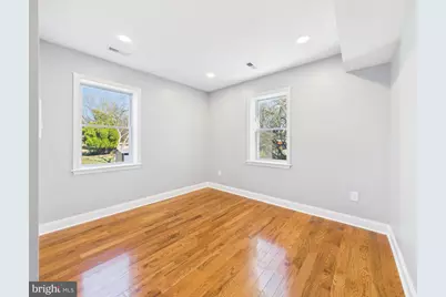 5010 Pierce Avenue, College Park, MD 20740 - Photo 12