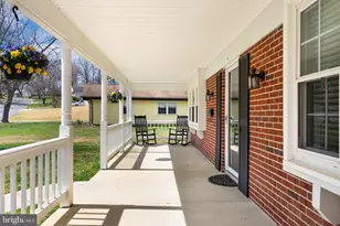 4018 Wakefield Ln, Bowie, MD 20715 - Photo 2