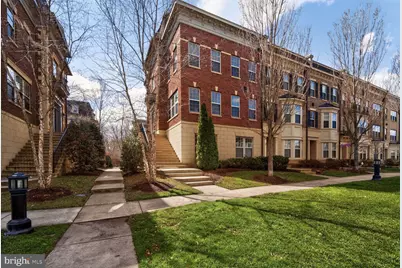 712 Sentry Square, Oxon Hill, MD 20745 - Photo 1