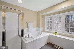 8010 Craddock Rd, Greenbelt, MD 20770 - Photo 32