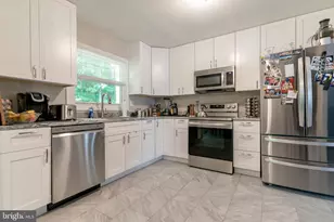 12112 Amblewood Dr, Laurel, MD 20708 - Photo 4