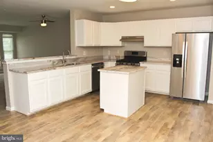 7424 Belgravia Ln, Hyattsville, MD 20785 - Photo 2