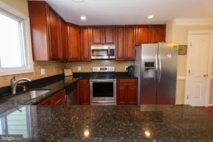 7512 Courtney Pl, Landover, MD 20785 - Photo 8