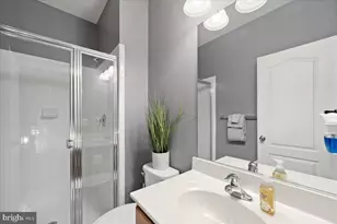 852 Regents Square, Oxon Hill, MD 20745 - Photo 4