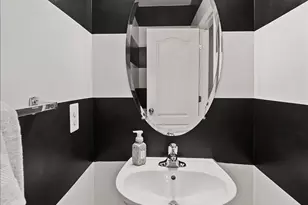 852 Regents Square, Oxon Hill, MD 20745 - Photo 10