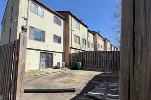 7012 Cipriano Woods Ct, Lanham, MD 20706 - Photo 2