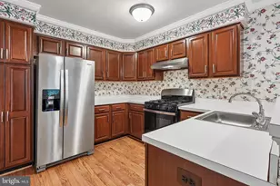 7809 Vanity Fair Dr, Greenbelt, MD 20770 - Photo 4