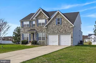 7504 White Plains Ln, Brandywine, MD 20613 - Photo 2