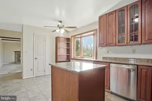 8509 Woodside Ct, Lanham, MD 20706 - Photo 16