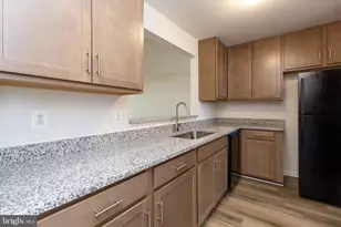 4109 Applegate Ct, Suitland, MD 20746 - Photo 2