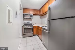 6028 Westchester Park Dr, College Park, MD 20740 - Photo 6