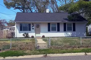 1010 Elkhart St, Oxon Hill, MD 20745 - Photo 1